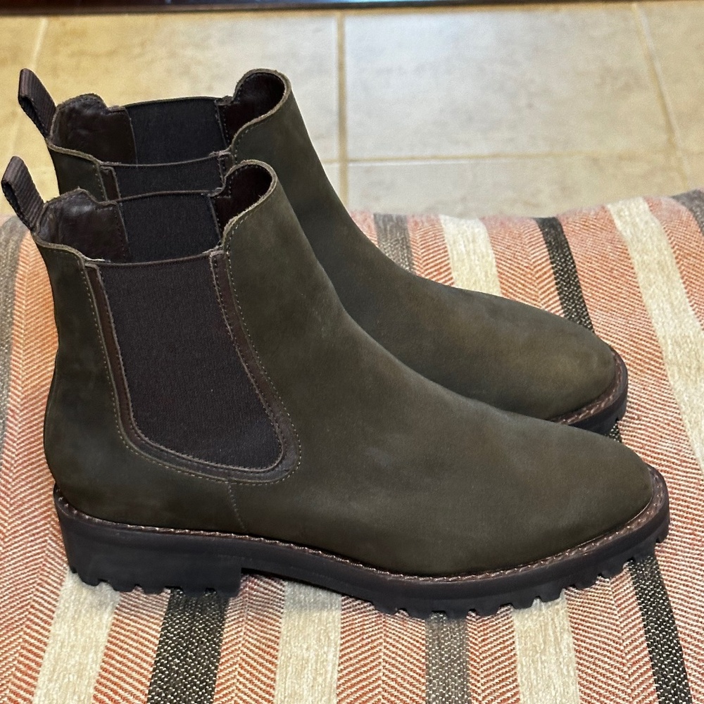 Women’s  ankle boots, Chelsea Style.